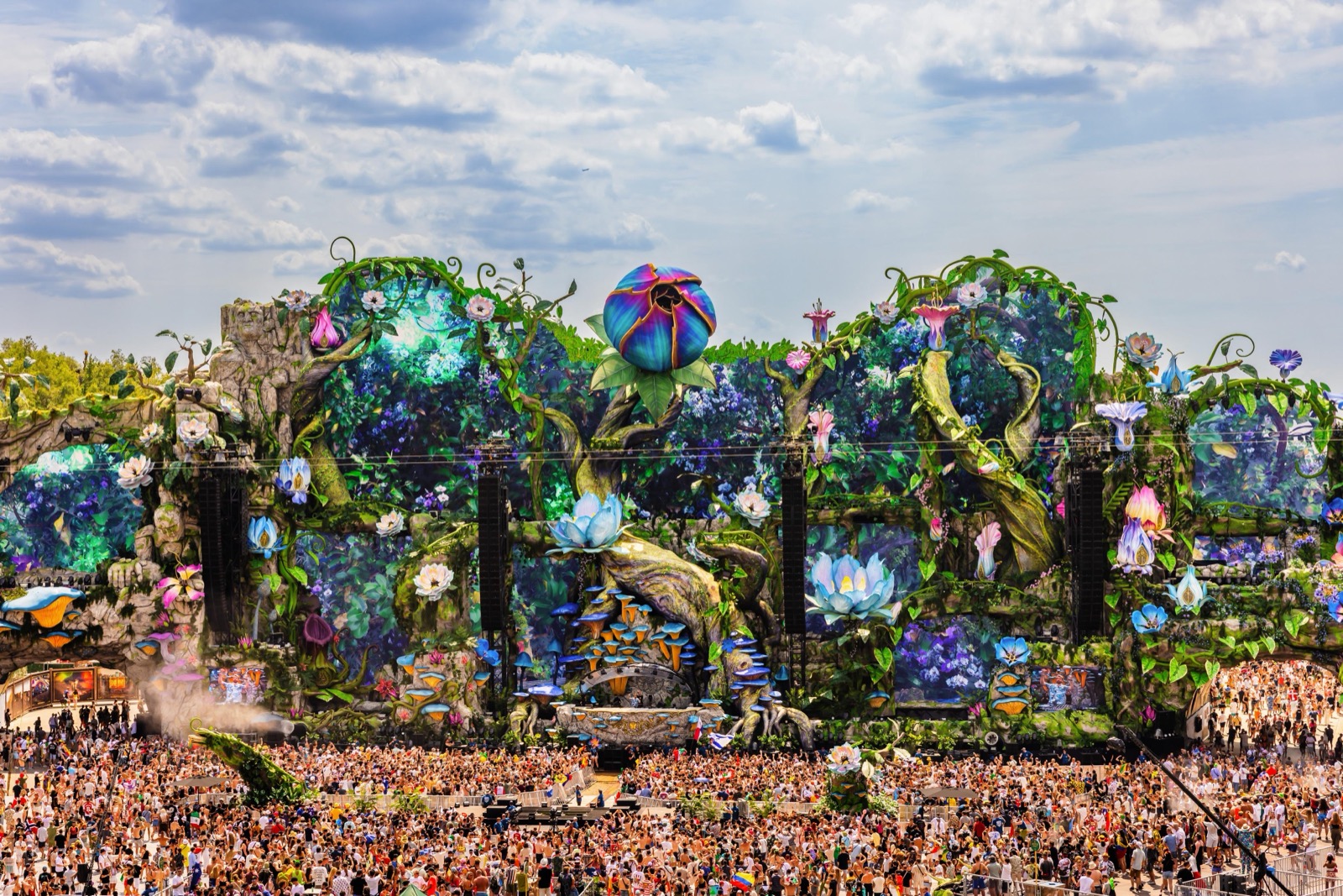 Tomorrowland Is Life — Issue 01
